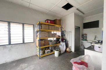 Pengkalan 3 units linked 1.5 Semi-D Factory For Sale 3間连工廠出售