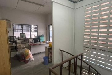 Pengkalan 3 units linked 1.5 Semi-D Factory For Sale 3間连工廠出售