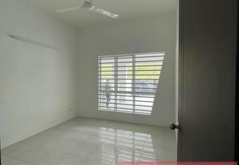  LAHAT MOSEY HILL - Single Storey House For Sale
