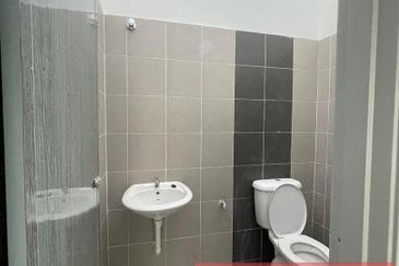  LAHAT MOSEY HILL - Single Storey House For Sale