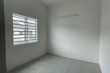 LAHAT MOSEY HILL - Single Storey House For Sale