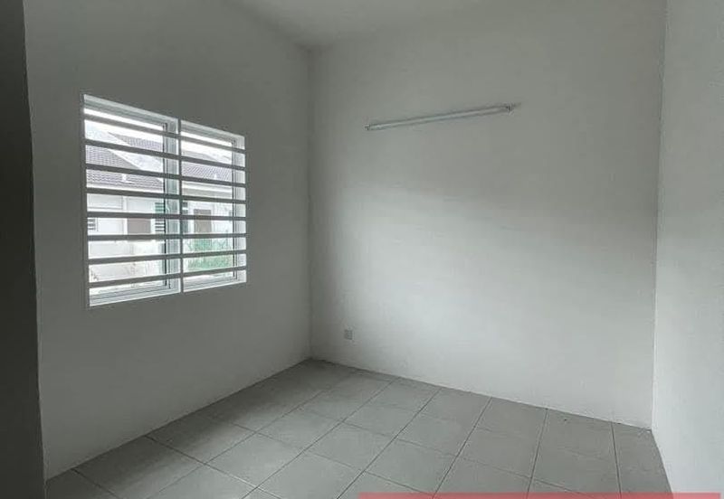  LAHAT MOSEY HILL - Single Storey House For Sale