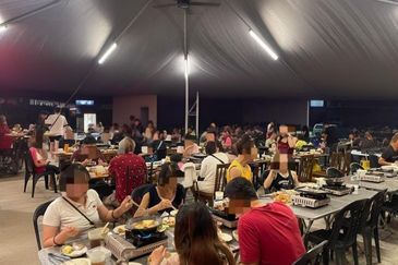  旺区黄金地段！角头自助火锅烧烤店 出顶