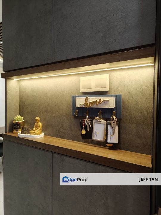 Golden Triangle 2 Corner Unit With Nice Renovated and Fully Furnished, Penang, Sungai Ara