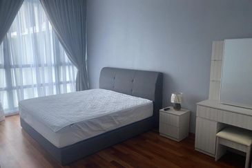 Queens Residences @ Queens Waterfront