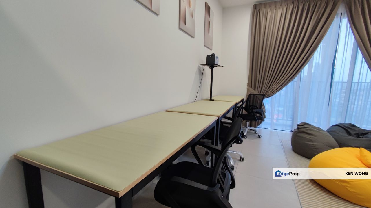 Corner Big 3 bedroom unit with wifi, Selangor, Petaling Jaya