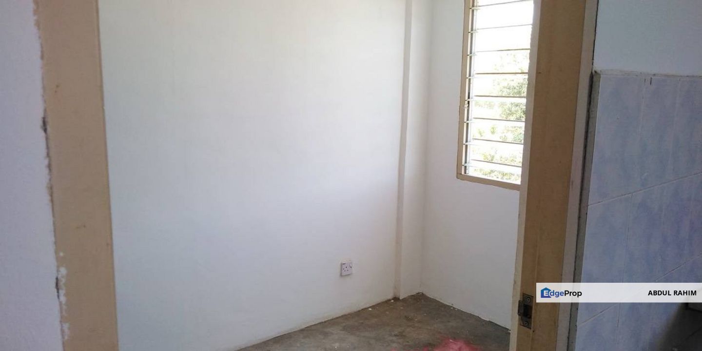 Pangsapuri Seri Dahlia, Bandar Seri Putra, Block D, Selling at RM145,000 (Nego), Selangor, Bangi