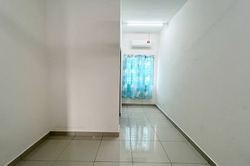 Evira @ Warisan Puteri