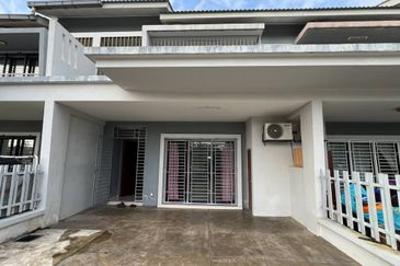 Evira @ Warisan Puteri