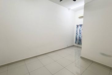 Evira @ Warisan Puteri