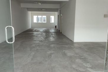 Pusat Komersial Anggun City Rawang 1st first floor shop staircase bare unit intermediate many units available ground floor