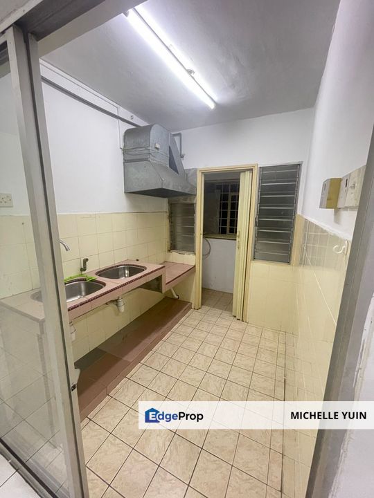 Saujana Apartment Damansara Damai Petaling Jaya 2nd floor walk up no lift non bumi, Selangor, Damansara Damai