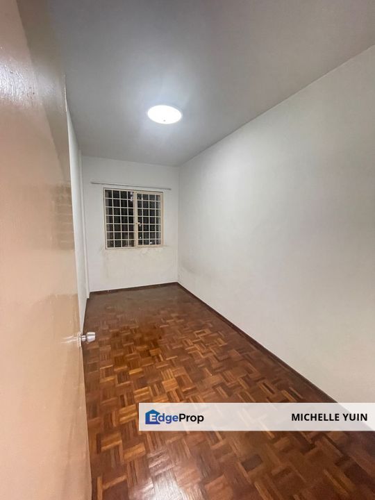 Saujana Apartment Damansara Damai Petaling Jaya 2nd floor walk up no lift non bumi, Selangor, Damansara Damai