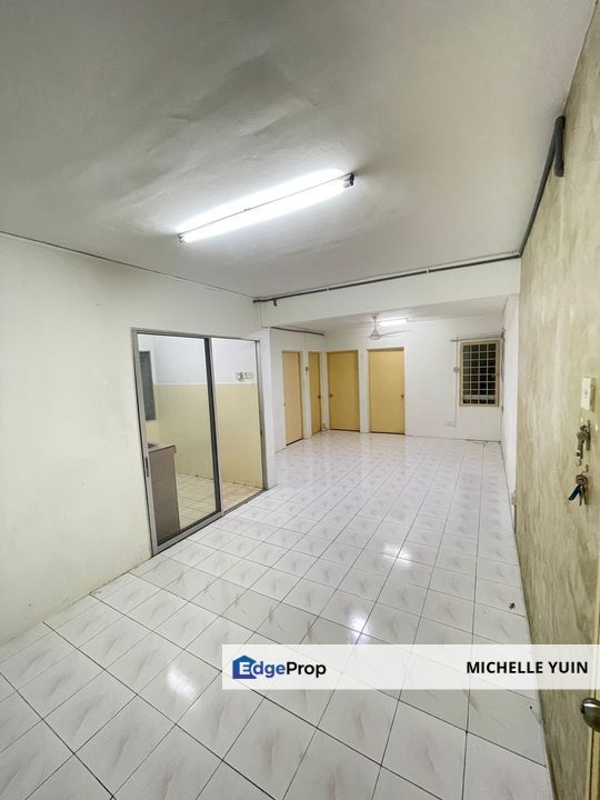 Saujana Apartment Damansara Damai Petaling Jaya 2nd floor walk up no lift non bumi, Selangor, Damansara Damai