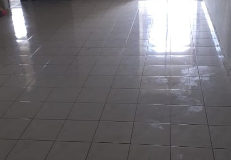 Pangsapuri Orkid, Subang Bestari U5 Shah Alam 4th floor walk up vacant ready now non bumi