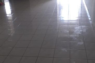 Pangsapuri Orkid, Subang Bestari U5 Shah Alam 4th floor walk up vacant ready now non bumi