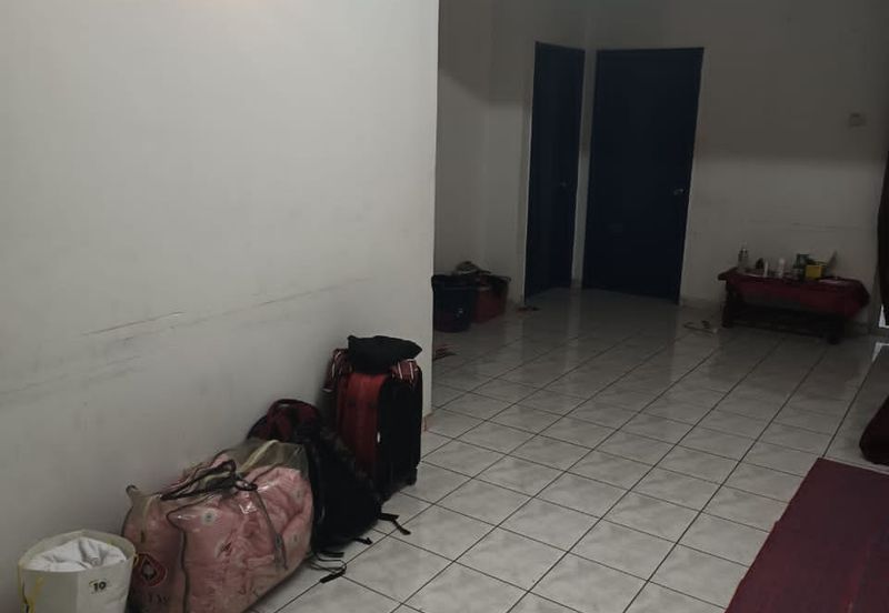 Pangsapuri Orkid, Subang Bestari U5 Shah Alam 4th floor walk up vacant ready now non bumi
