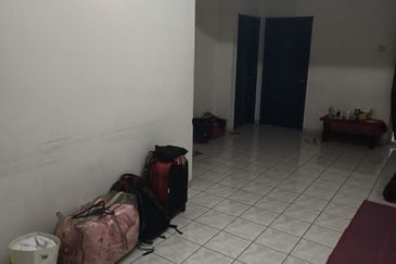 Pangsapuri Orkid, Subang Bestari U5 Shah Alam 4th floor walk up vacant ready now non bumi