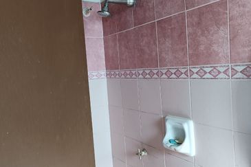 Pangsapuri Orkid, Subang Bestari U5 Shah Alam 4th floor walk up vacant ready now non bumi