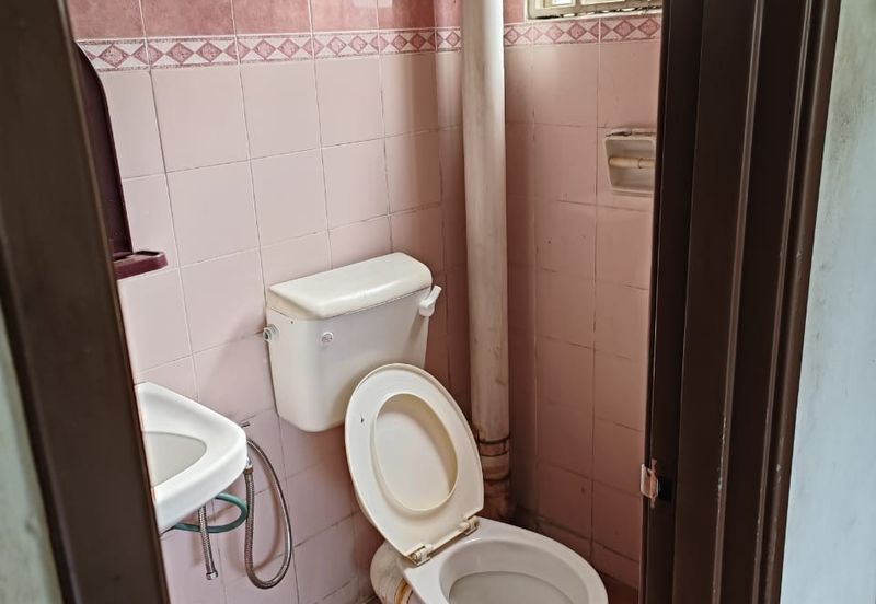 Pangsapuri Orkid, Subang Bestari U5 Shah Alam 4th floor walk up vacant ready now non bumi