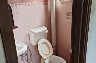 Pangsapuri Orkid, Subang Bestari U5 Shah Alam 4th floor walk up vacant ready now non bumi