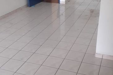 Pangsapuri Orkid, Subang Bestari U5 Shah Alam 4th floor walk up vacant ready now non bumi