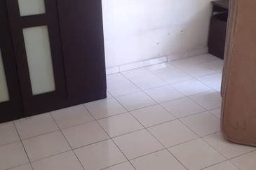 Pangsapuri Orkid, Subang Bestari U5 Shah Alam 4th floor walk up vacant ready now non bumi