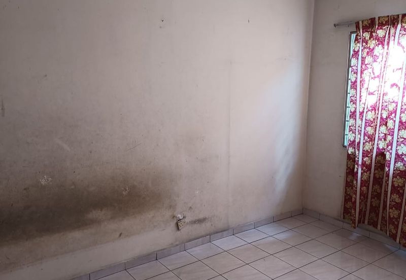 Pangsapuri Orkid, Subang Bestari U5 Shah Alam 4th floor walk up vacant ready now non bumi