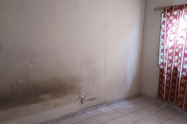 Pangsapuri Orkid, Subang Bestari U5 Shah Alam 4th floor walk up vacant ready now non bumi