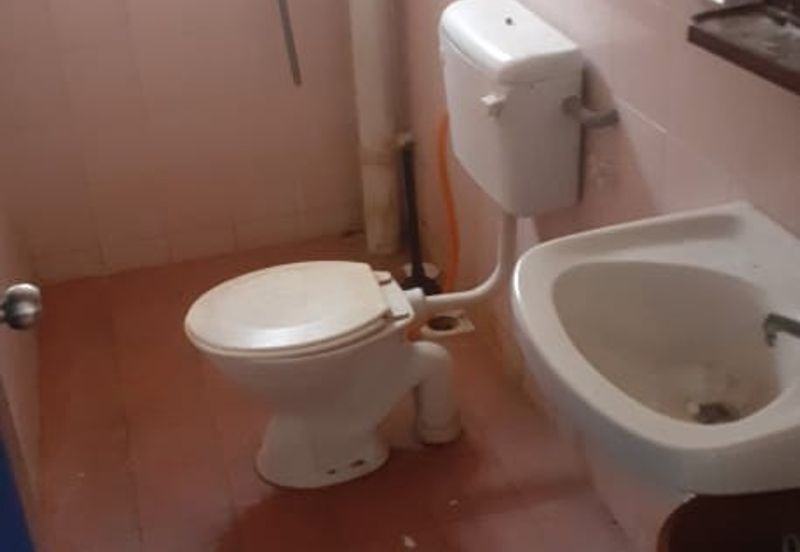 Pangsapuri Orkid, Subang Bestari U5 Shah Alam 4th floor walk up vacant ready now non bumi