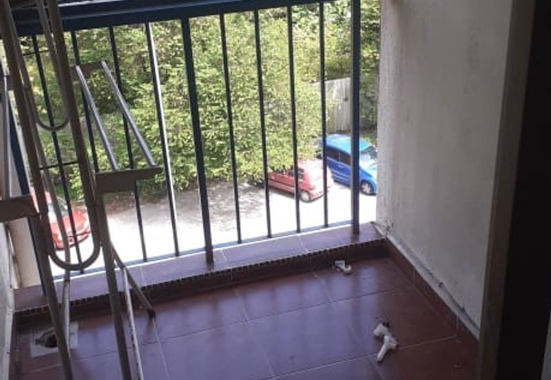 Pangsapuri Orkid, Subang Bestari U5 Shah Alam 4th floor walk up vacant ready now non bumi