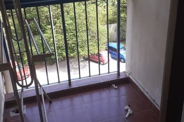 Pangsapuri Orkid, Subang Bestari U5 Shah Alam 4th floor walk up vacant ready now non bumi