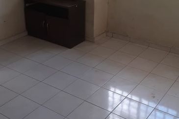 Pangsapuri Orkid, Subang Bestari U5 Shah Alam 4th floor walk up vacant ready now non bumi