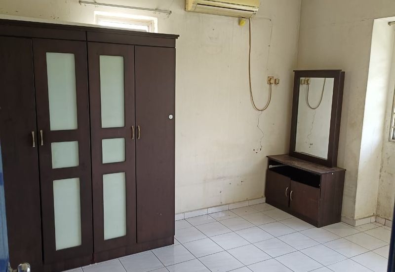 Pangsapuri Orkid, Subang Bestari U5 Shah Alam 4th floor walk up vacant ready now non bumi