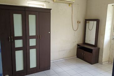 Pangsapuri Orkid, Subang Bestari U5 Shah Alam 4th floor walk up vacant ready now non bumi