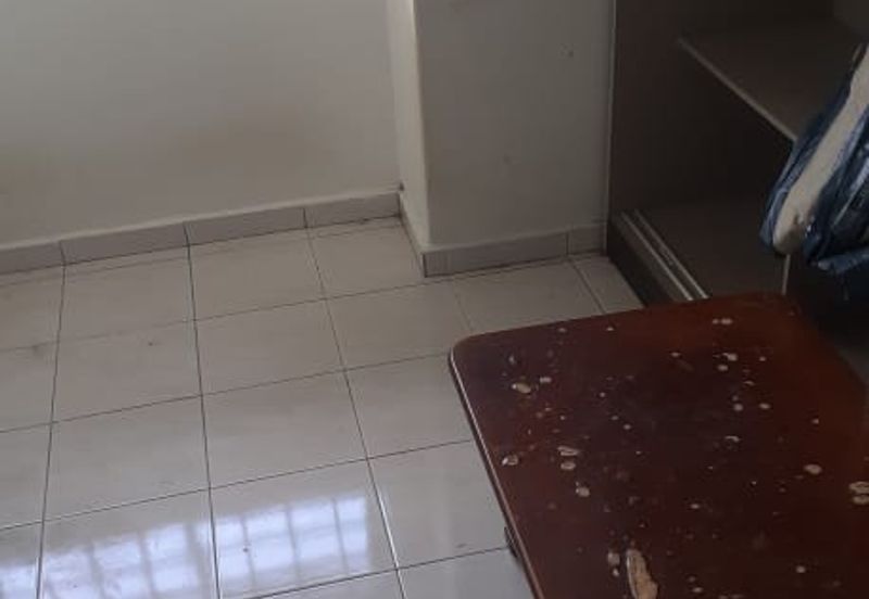 Pangsapuri Orkid, Subang Bestari U5 Shah Alam 4th floor walk up vacant ready now non bumi