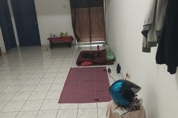 Pangsapuri Orkid, Subang Bestari U5 Shah Alam 4th floor walk up vacant ready now non bumi