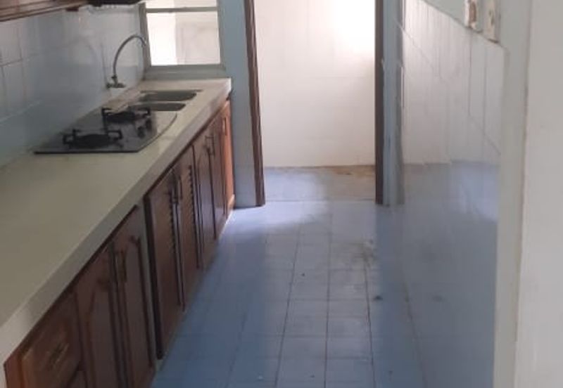 Pangsapuri Orkid, Subang Bestari U5 Shah Alam 4th floor walk up vacant ready now non bumi