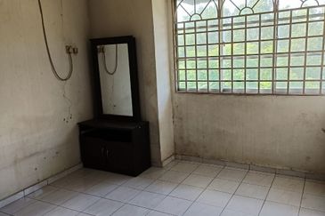 Pangsapuri Orkid, Subang Bestari U5 Shah Alam 4th floor walk up vacant ready now non bumi