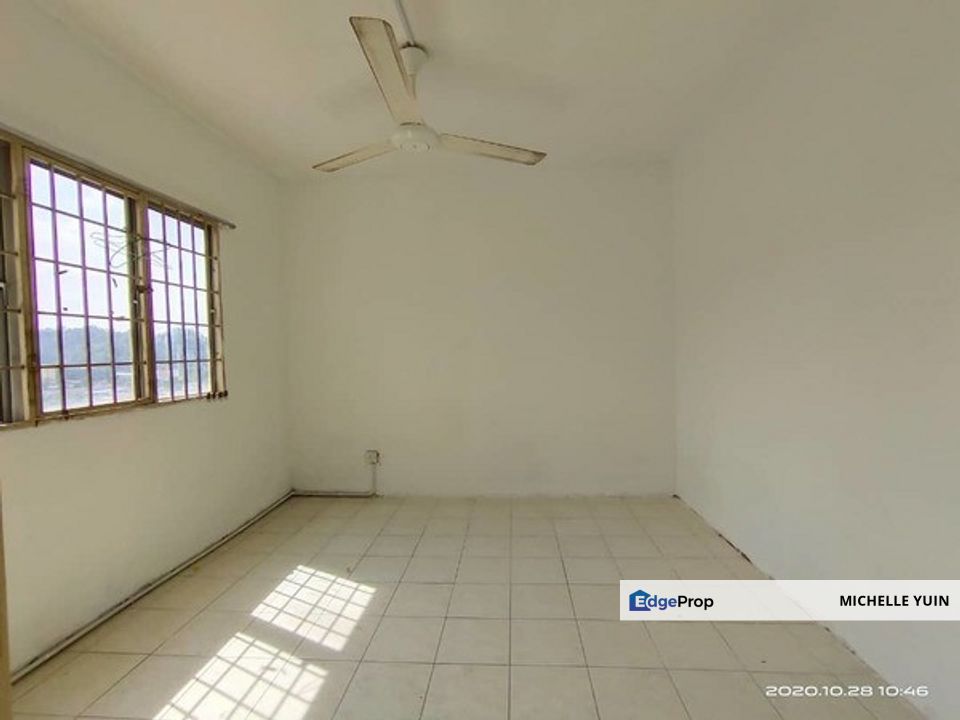 Lakeview Apartment Selayang Gombak Batu Caves non bumi vacant ready now 3rooms 2bath 1cp, Selangor, Selayang