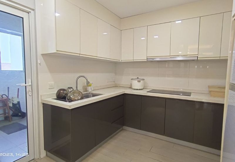 Royalle Condominium @ North Kiara