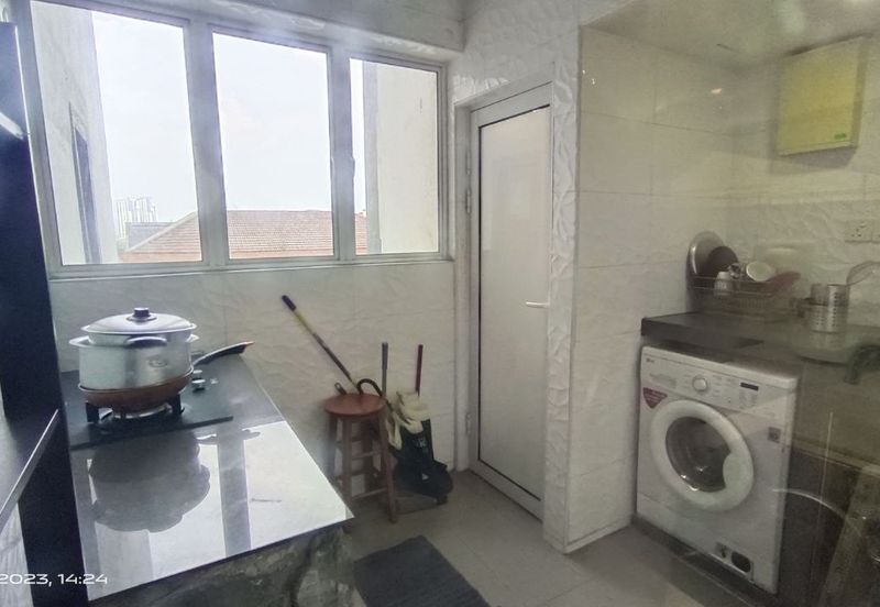 Royalle Condominium @ North Kiara