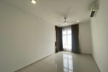 Royal Regent Sri Putramas III