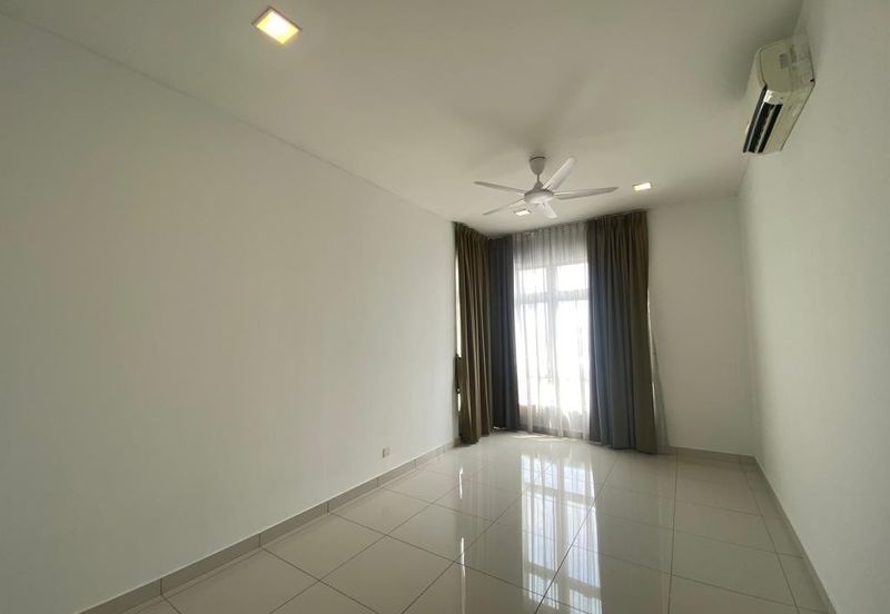 Royal Regent Sri Putramas III