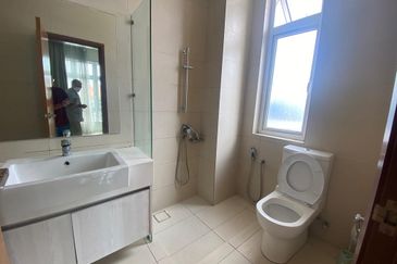 Royal Regent Sri Putramas III