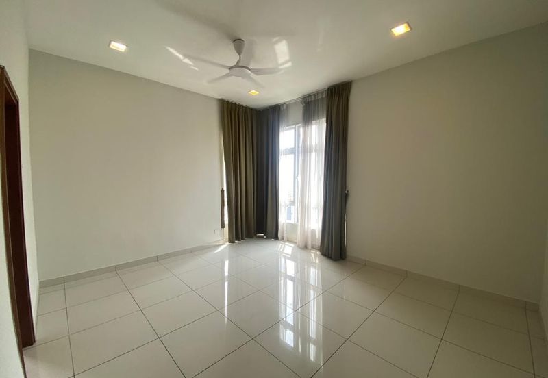 Royal Regent Sri Putramas III