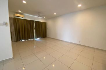 Royal Regent Sri Putramas III