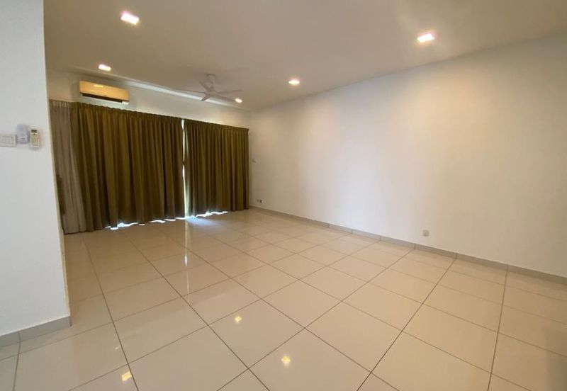 Royal Regent Sri Putramas III