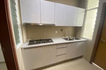 Royal Regent Sri Putramas III