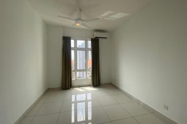 Royal Regent Sri Putramas III